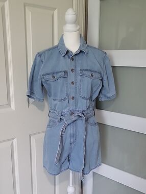 Universal Thread Women’s Denim Romper Size 6 – Light Wash Tie Waist